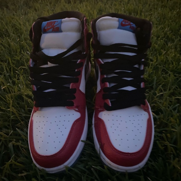 Boys size 7 Nike Air Jordan 1 High OG shoes Spider-Man - Picture 3 of 6